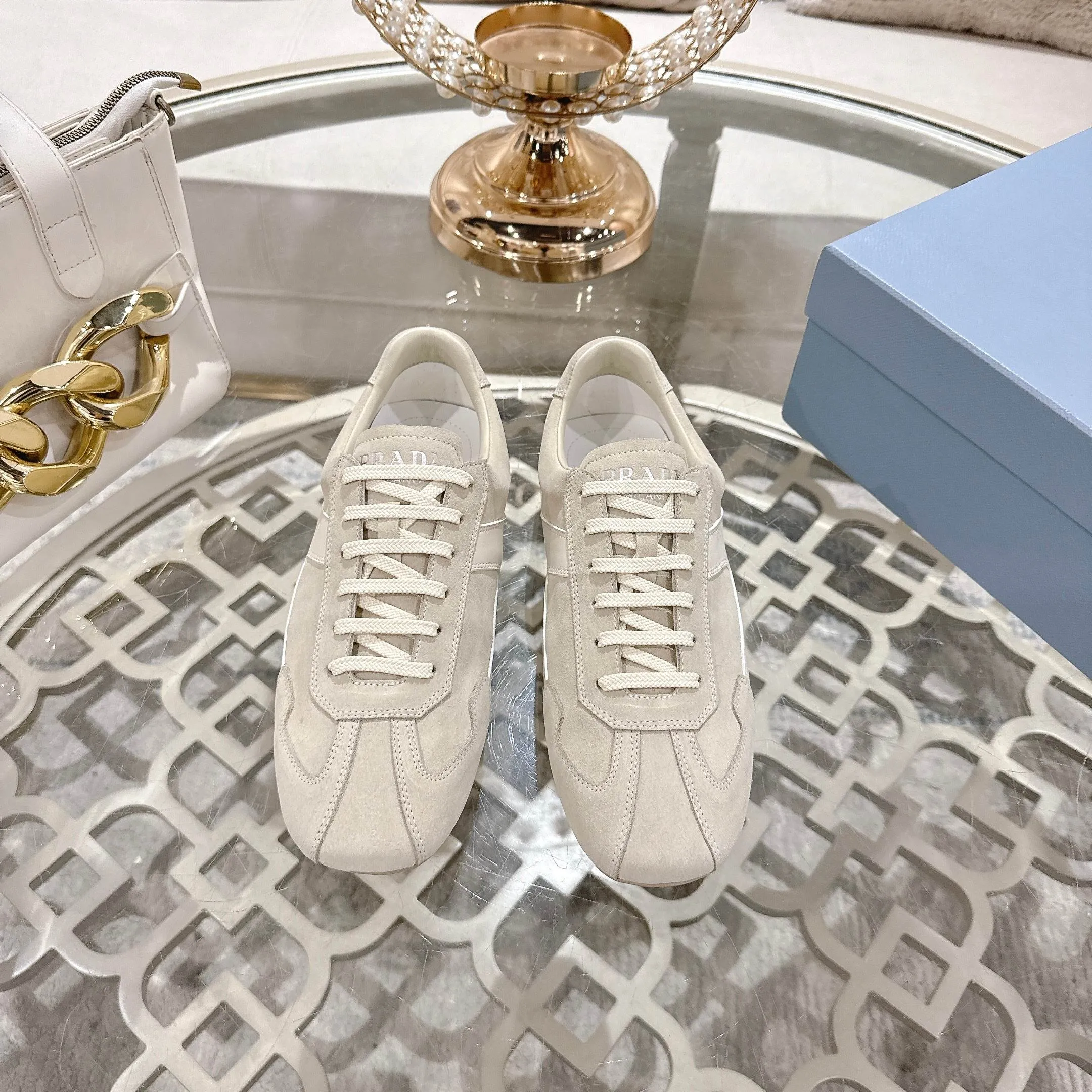👟👟Ex-factory price 560👟👟 Men's size +10 PRADA, couple's casual shoes, original 1:1 development, high mercerized cowhide fabric with imported cowhide, silk sheepskin lining, rubber outsole, comfortable and soft upper feet, female size: 35 to 41. . Male 38 to 45, 🔥🔥🔥🔥🔥